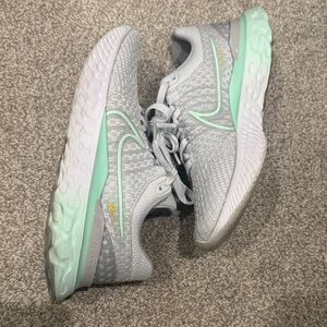 Nike Infinity React Flyknit Aqua Mint Grey Women’s 9 or 7Y youth boys